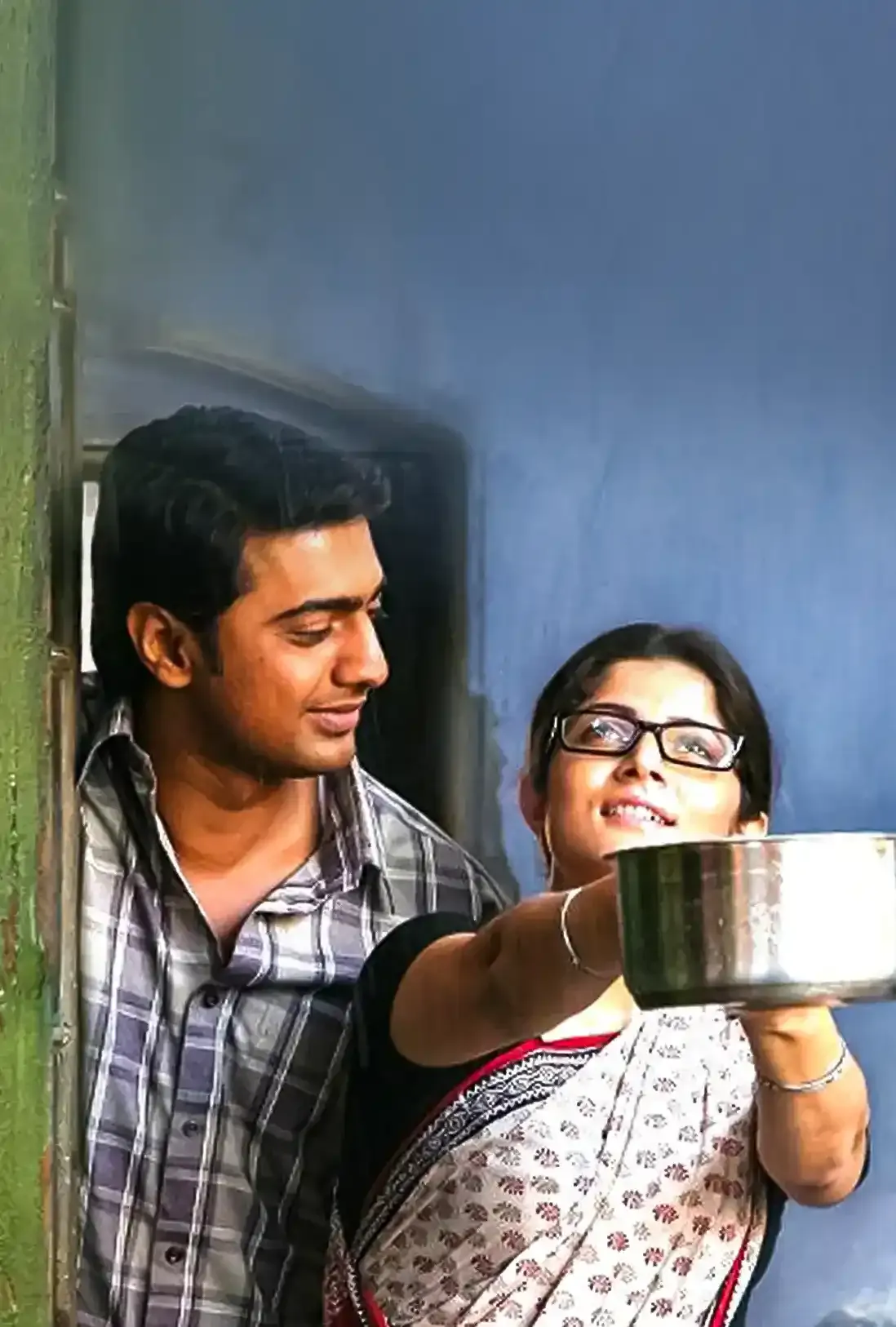 Yosh ayol porno videoda sikiladi