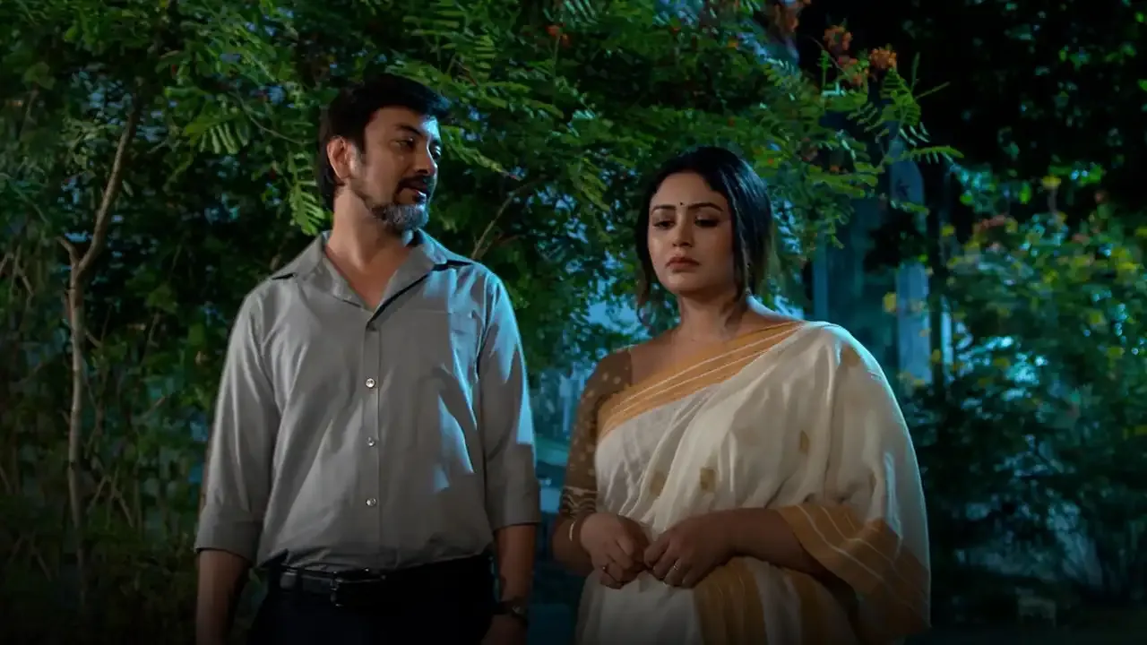 Gumrah - Hindi