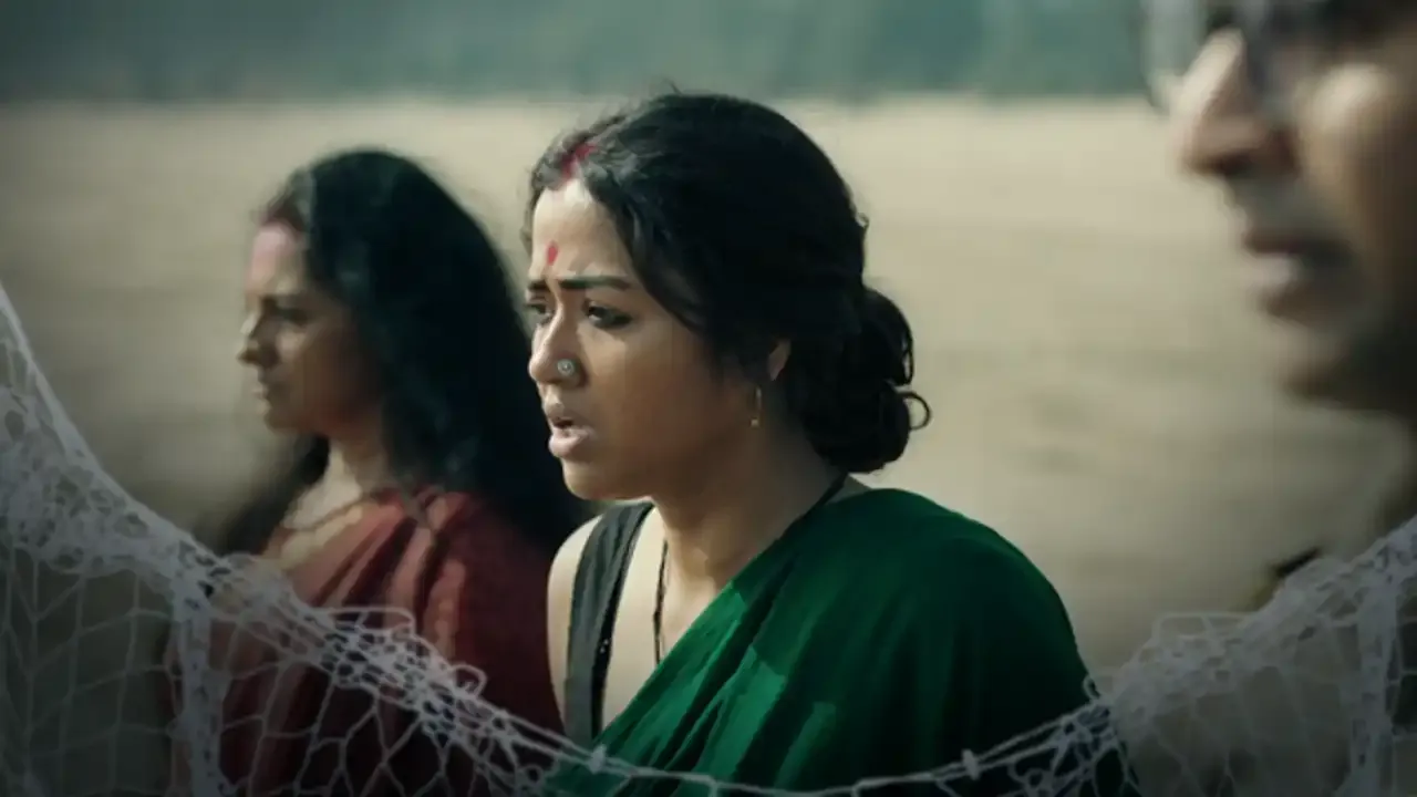 বঁড়শি গাঁথা মাছ .