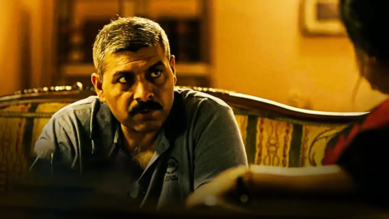 Director Ke Haath Mein Bandook